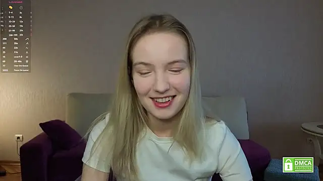 HongTomczak online show from May 29, 7:39 am