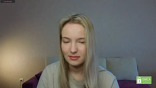 HongTomczak online show from June 16, 7:44 am