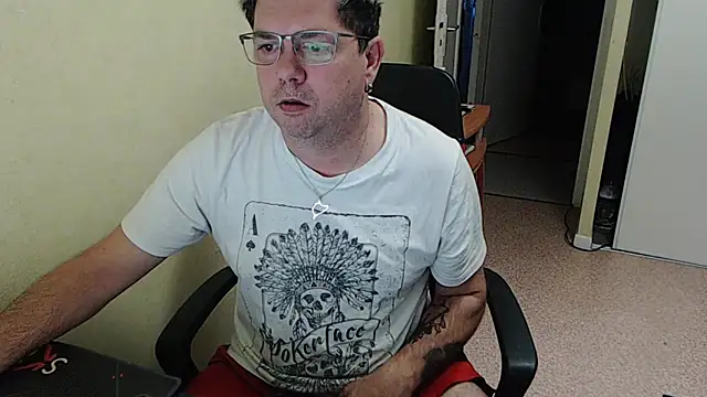 blueandwhite1 online show from December 11, 8:04 am