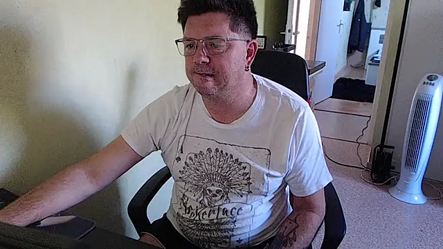 blueandwhite1 online show from September 18, 2:19 pm