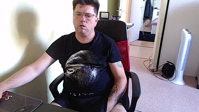 blueandwhite1 online show from October 16, 3:13 pm