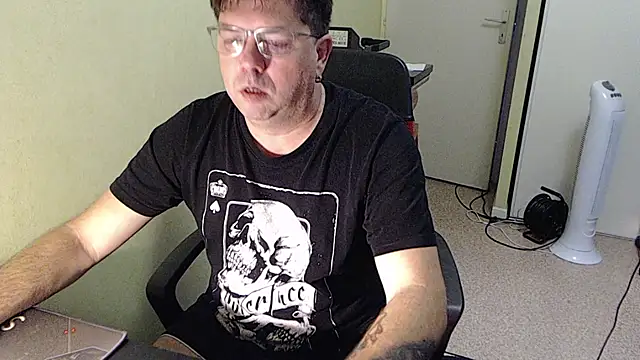 blueandwhite1 online show from November 11, 8:25 am