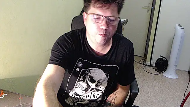 blueandwhite1 online show from November 12, 8:59 am