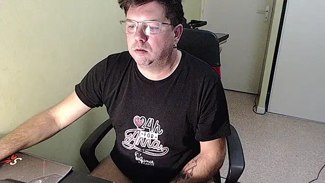 blueandwhite1 online show from November 20, 3:56 pm