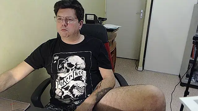 blueandwhite1 online show from December 15, 4:55 pm