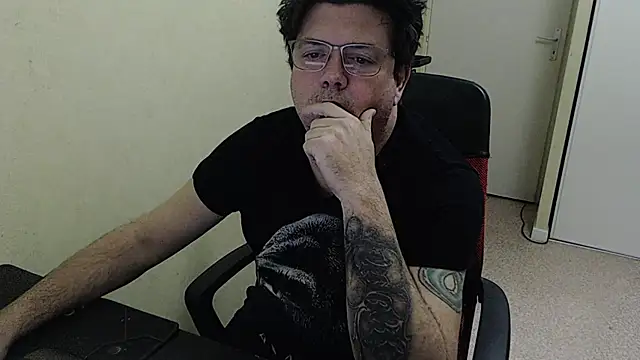 blueandwhite1 online show from January 7, 8:44 pm