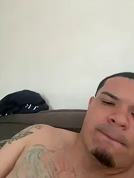 Snapshot of YadielPublic chatting on February 14, 8:16 pm YadielPublic online show from February 14, 8:16 pm