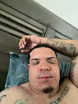 Snapshot of YadielPublic chatting on February 21, 2:29 pm YadielPublic online show from February 21, 2:29 pm