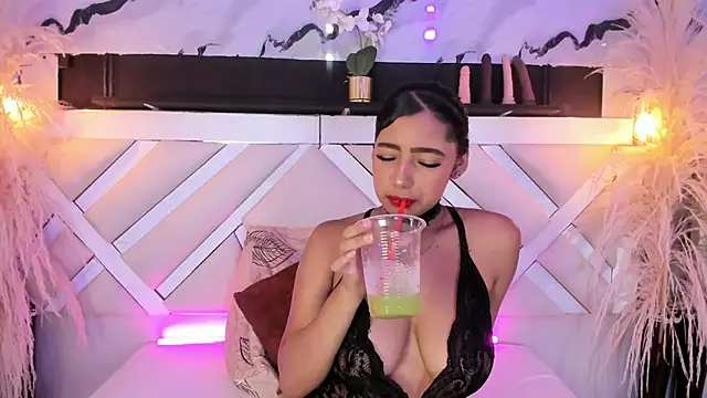 Snapshot of Zoe-Johnson_ chatting on May 5, 9:23 pm Zoe-Johnson online show from May 5, 9:23 pm