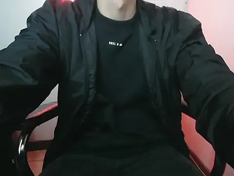 Snapshot of LiamMason chatting on December 1, 2:49 am LiamMason online show from December 1, 2:49 am