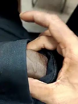 Snapshot of Mr_xxx007@xh chatting on September 18, 2:13 am Mr xxx007xh online show from September 18, 2:13 am