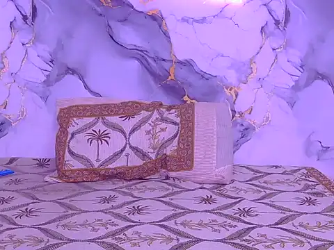 Snapshot of Its-ishikaa chatting on December 15, 5:23 am Its-ishikaa online show from December 15, 5:23 am