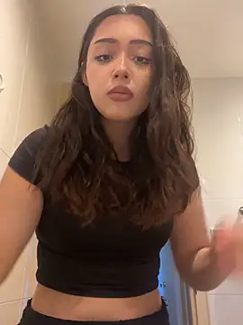 chloerossi18 online show from December 23, 2:09 am