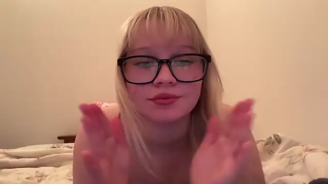 Snapshot of xoxokayy18 chatting on October 24, 4:31 am xoxokayy18 online show from October 24, 4:31 am