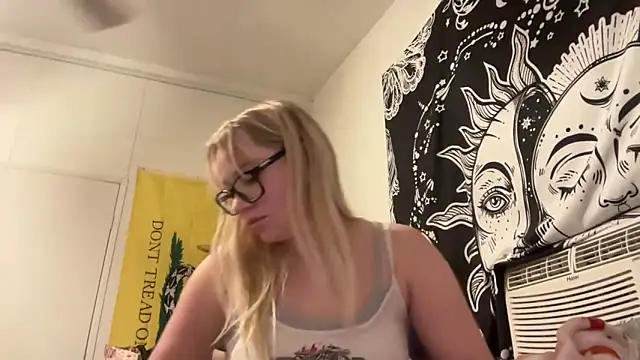 Snapshot of xoxokayy18 chatting on November 10, 7:07 am xoxokayy18 online show from November 10, 7:07 am