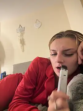 Snapshot of Summer21k chatting on October 19, 8:09 pm Summer21k online show from October 19, 8:09 pm