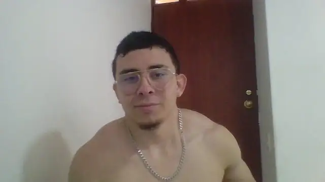 Snapshot of Eross_Santy chatting on June 17, 3:24 pm Eross Santy online show from June 17, 3:24 pm