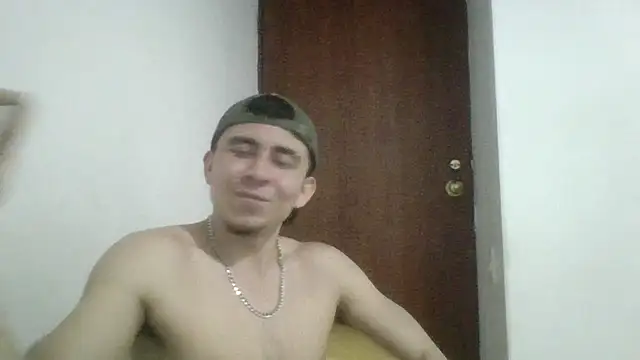 Snapshot of Eross_Santy chatting on June 18, 3:29 am Eross Santy online show from June 18, 3:29 am