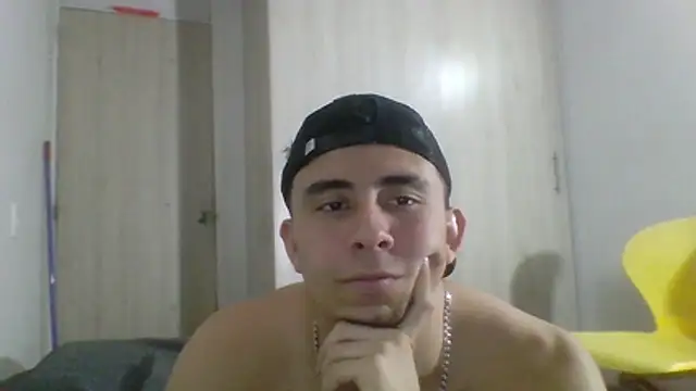 Snapshot of Eross_Santy chatting on July 11, 2:58 am Eross Santy online show from July 11, 2:58 am