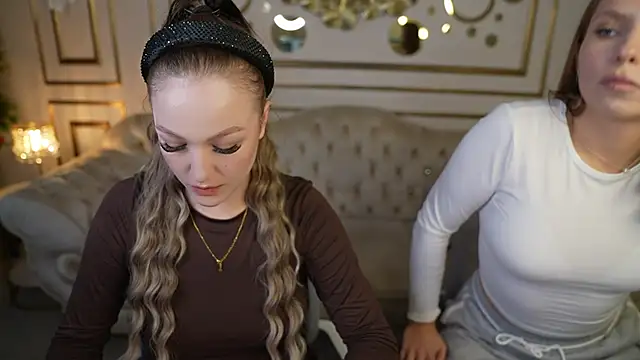 Snapshot of Ella_054 chatting on September 17, 11:01 am Ella 054 online show from September 17, 11:01 am