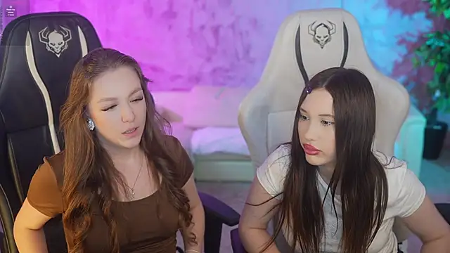 Snapshot of Ella_054 chatting on October 7, 2:47 pm Ella 054 online show from October 7, 2:47 pm