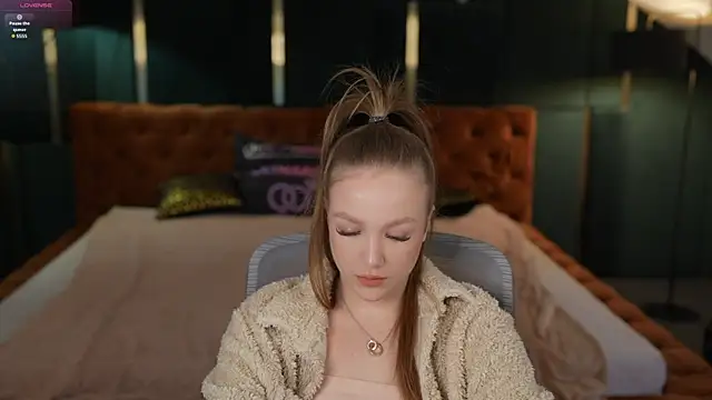 Snapshot of Ella_054 chatting on October 15, 10:26 am Ella 054 online show from October 15, 10:26 am