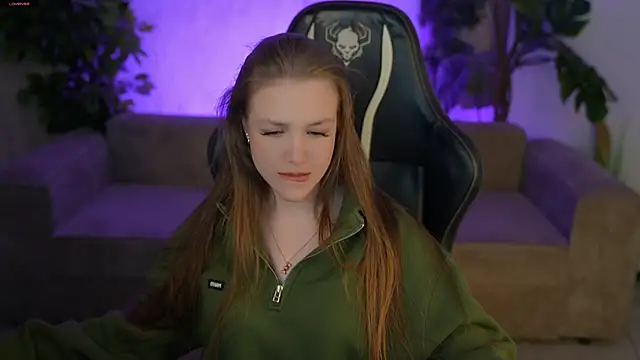 Snapshot of Ella_054 chatting on November 9, 3:43 pm Ella 054 online show from November 9, 3:43 pm