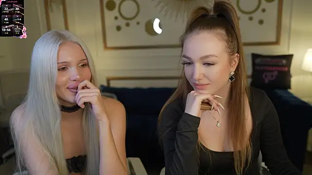 Snapshot of Ella_054 chatting on November 10, 4:17 pm Ella 054 online show from November 10, 4:17 pm