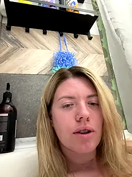 Snapshot of Rebeka_marvel chatting on October 21, 3:24 pm Rebeka marvel online show from October 21, 3:24 pm