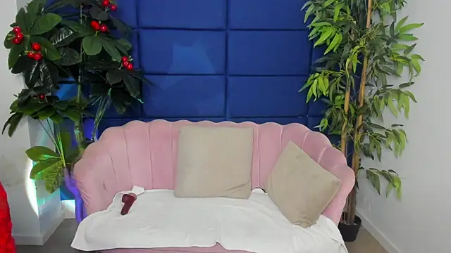 Snapshot of KamaFeels chatting on November 22, 4:55 am KamaFeels online show from November 22, 4:55 am