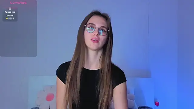 Yumi Ai online show from October 9, 7:01 pm