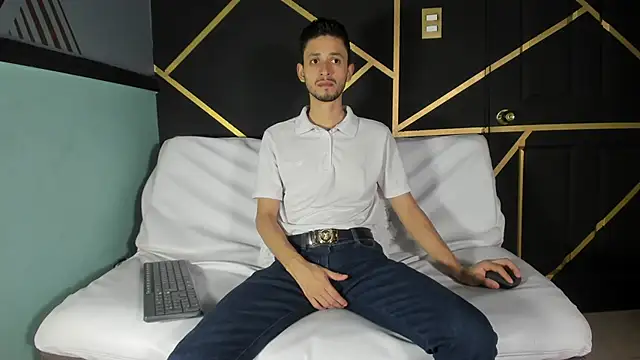 Snapshot of logan_rogers_ chatting on October 6, 11:51 am logan rogers online show from October 6, 11:51 am