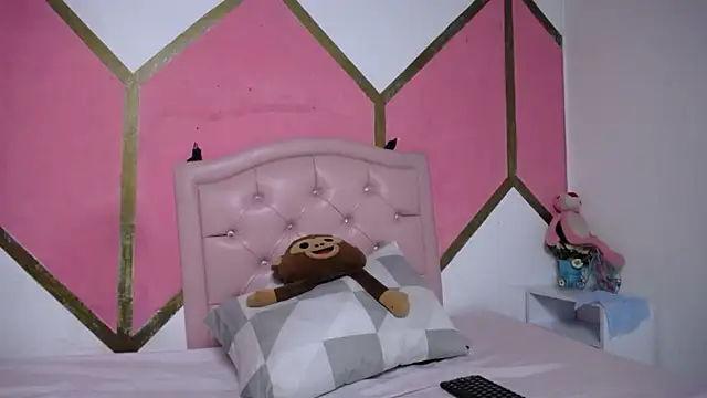 Snapshot of Mia_Wilsom chatting on December 3, 11:52 am Mia Wilsom online show from December 3, 11:52 am