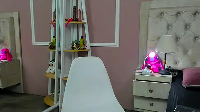 Snapshot of yiyisandoval chatting on December 4, 7:44 pm yiyisandoval online show from December 4, 7:44 pm