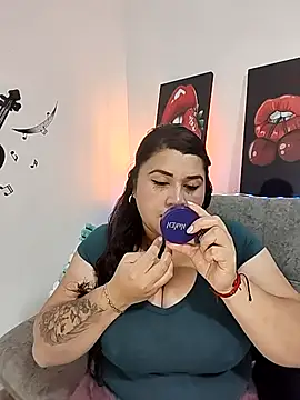 Snapshot of SafiroFer chatting on October 23, 9:02 pm SafiroFer online show from October 23, 9:02 pm