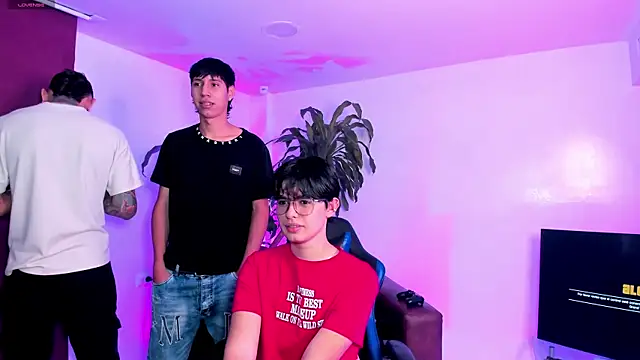 Snapshot of Handsomeboyss19 chatting on September 20, 1:39 am Handsomeboyss19 online show from September 20, 1:39 am