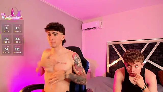 Snapshot of Handsomeboyss19 chatting on February 19, 2:51 am Handsomeboyss19 online show from February 19, 2:51 am