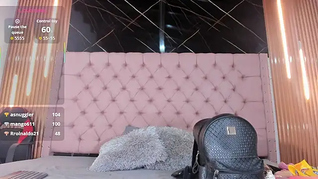 Snapshot of Emily_Brown18 chatting on October 23, 4:12 am Emily Brown18 online show from October 23, 4:12 am