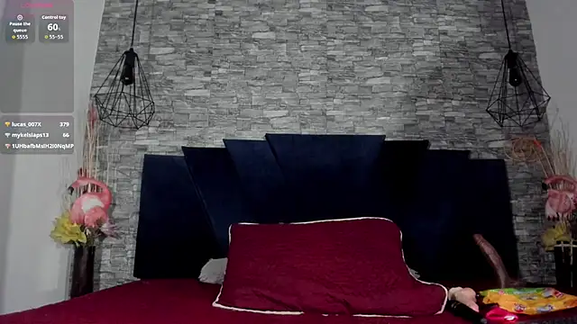 Snapshot of Emily_Brown18 chatting on November 20, 4:23 am Emily Brown18 online show from November 20, 4:23 am