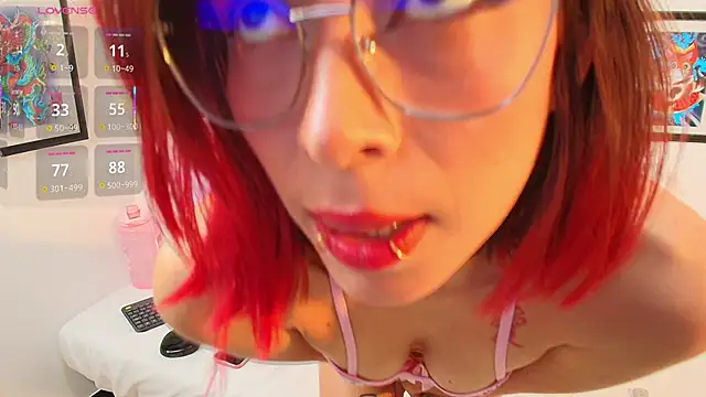 Snapshot of melissa_blazee chatting on December 16, 1:32 am melissa blazee online show from December 16, 1:32 am