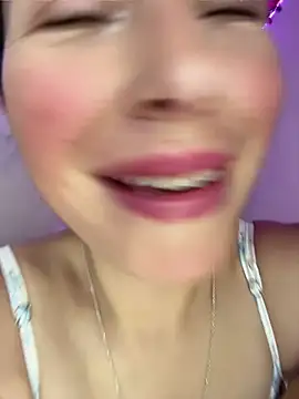 Snapshot of Mia_salinass chatting on May 23, 10:03 pm Mia salinass online show from May 23, 10:03 pm