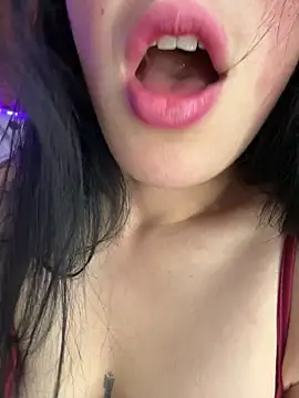 Snapshot of Mia_salinass chatting on June 6, 10:36 pm Mia salinass online show from June 6, 10:36 pm