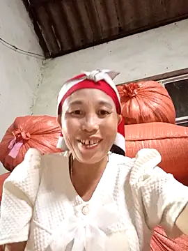 Snapshot of me-cute chatting on October 17, 11:24 am me-cute online show from October 17, 11:24 am