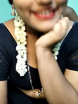 Snapshot of Shneeha_le chatting on September 10, 3:56 pm Shneeha le online show from September 10, 3:56 pm