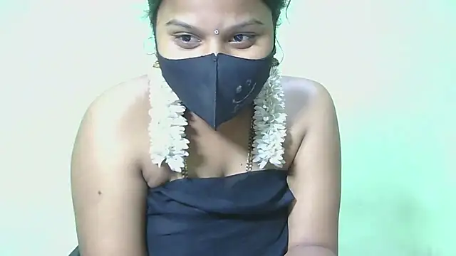 Snapshot of Shneeha_le chatting on December 1, 5:34 am Shneeha le online show from December 1, 5:34 am