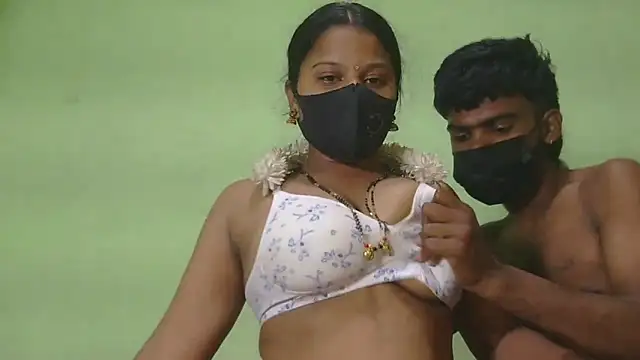 Snapshot of Shneeha_le chatting on December 1, 5:40 pm Shneeha le online show from December 1, 5:40 pm