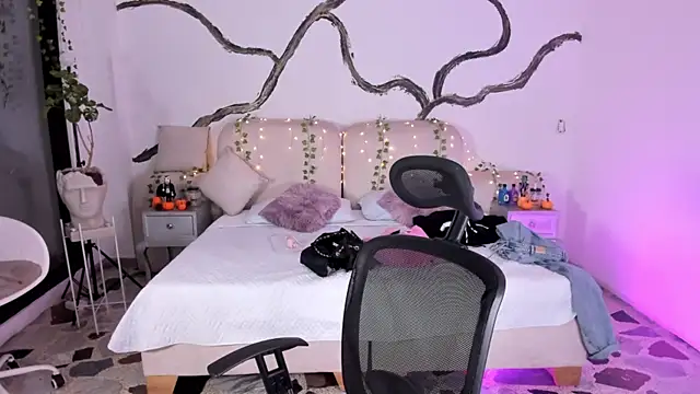 Snapshot of SarahCastro1_ chatting on October 24, 5:26 am SarahCastro1 online show from October 24, 5:26 am