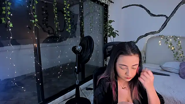 Snapshot of SarahCastro1_ chatting on November 19, 5:29 am SarahCastro1 online show from November 19, 5:29 am