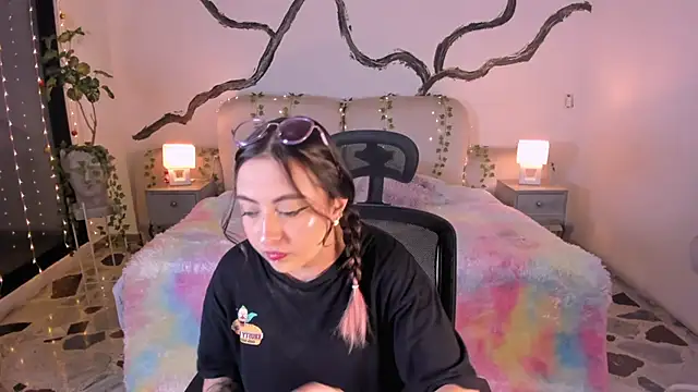 Snapshot of SarahCastro1_ chatting on November 25, 4:34 am SarahCastro1 online show from November 25, 4:34 am