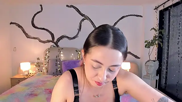 Snapshot of SarahCastro1_ chatting on December 4, 4:33 am SarahCastro1 online show from December 4, 4:33 am